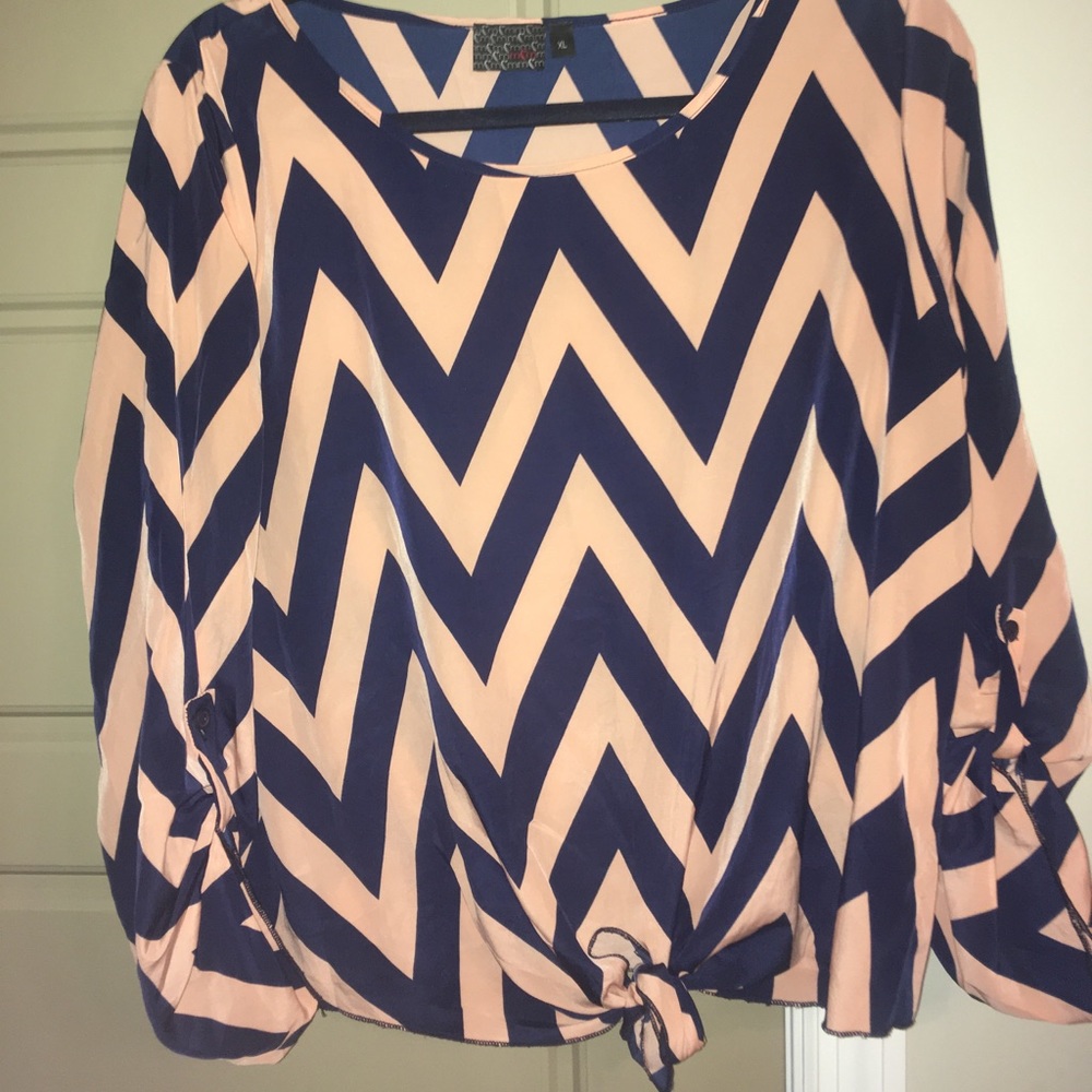 NAVY&PEACH CHEVRON TOP